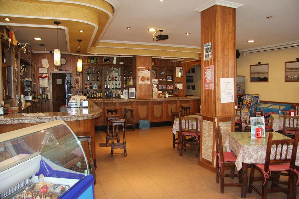 Hostal Cazalegas Esterno foto